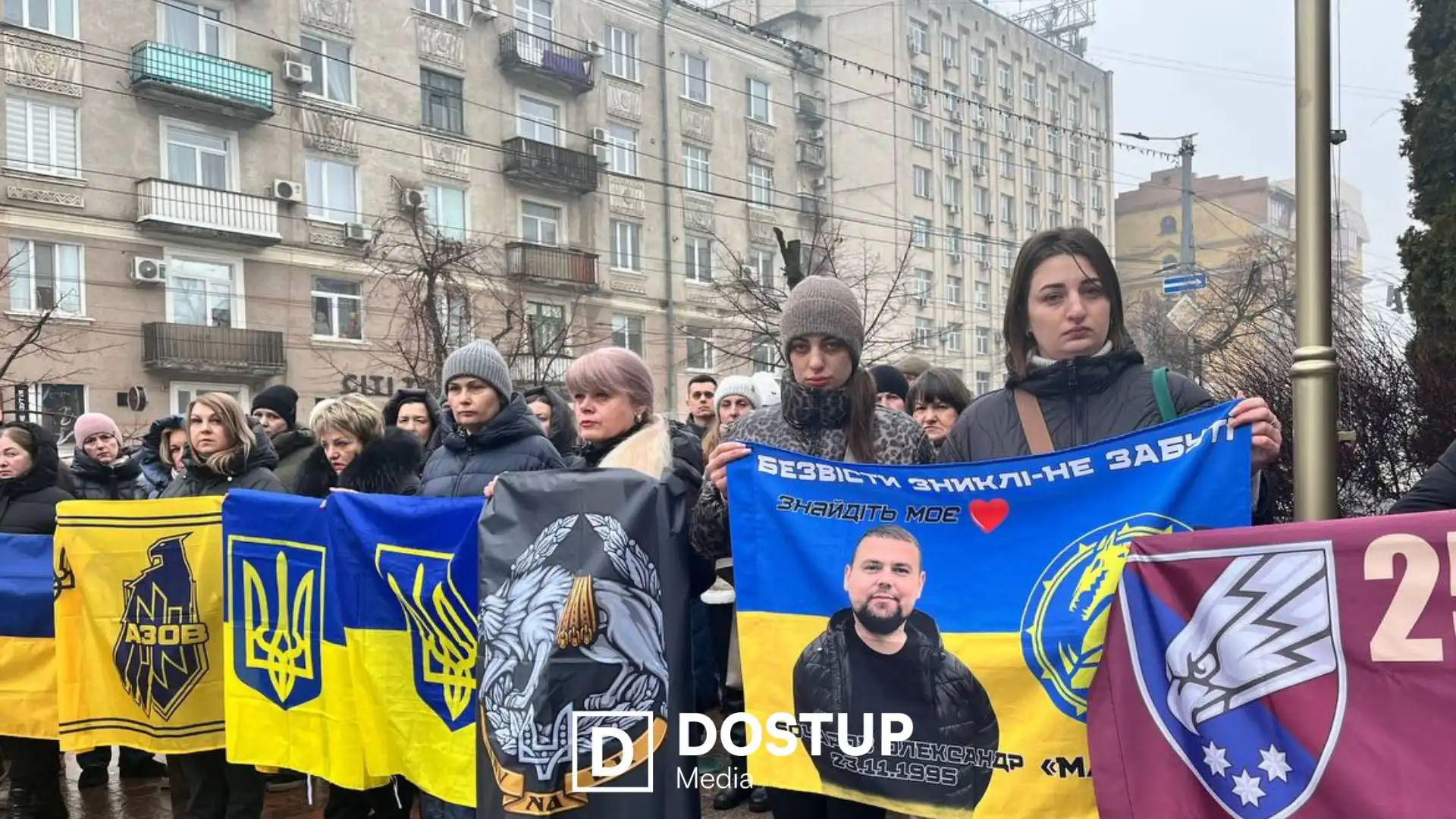 Чотири роки повномасштабної війни: у Кропивницькому встановили інсталяцію пам’яті