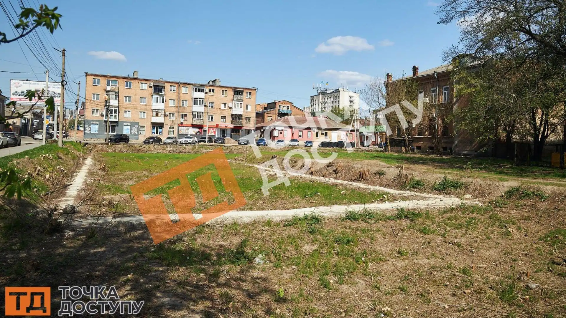 земля біля ДРАЦСу у центрі Кропивницького