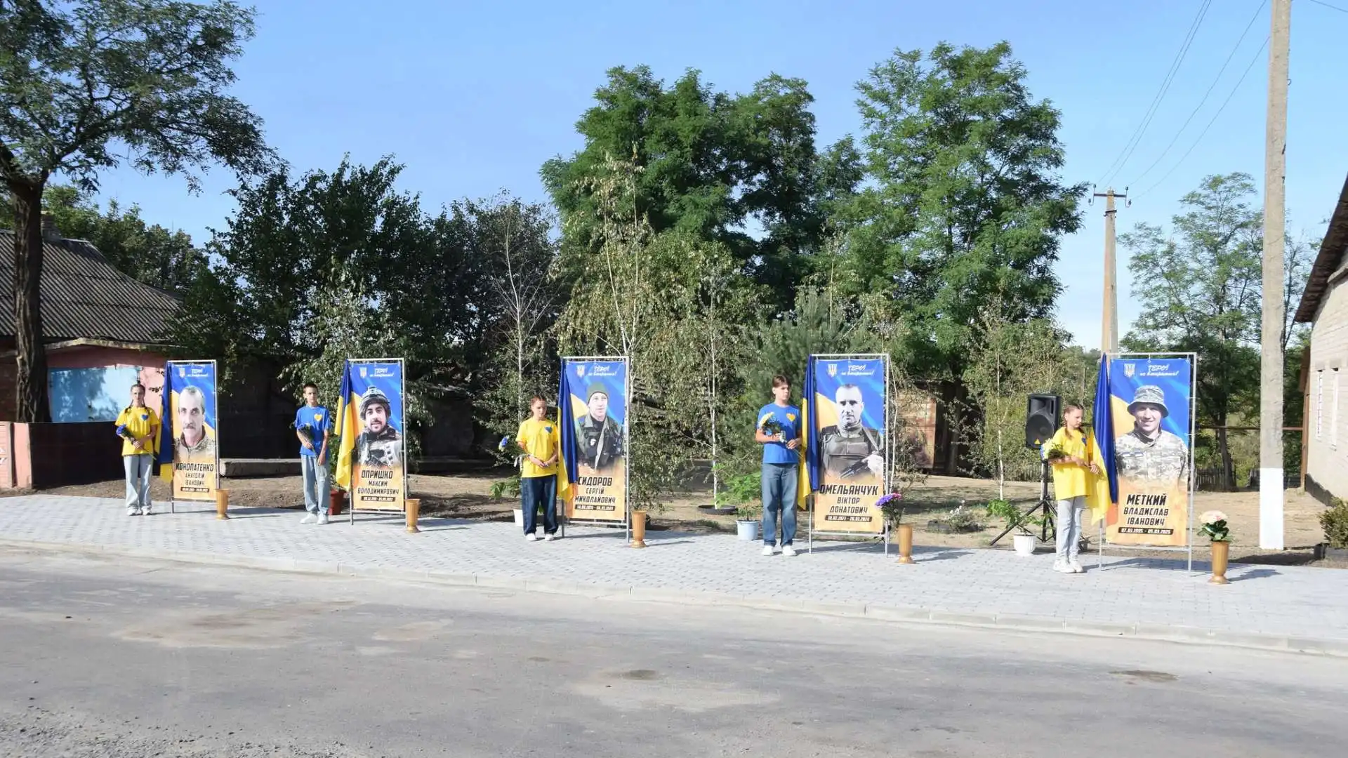 Дві Алеї слави відкрили у селах Петрівської громади
