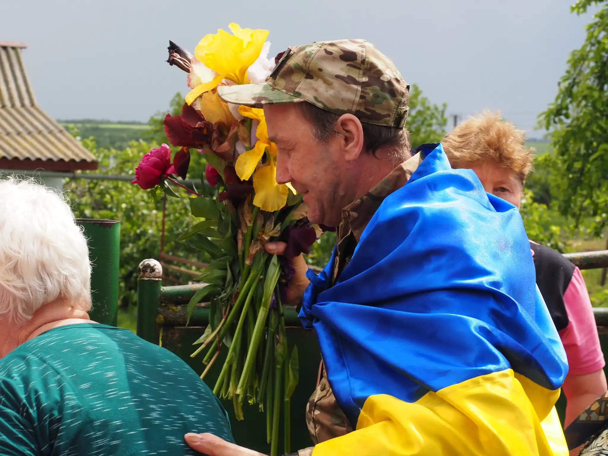 Звільненого з полону воїна Станіслава Паршегубу зустріли на Кіровоградщині