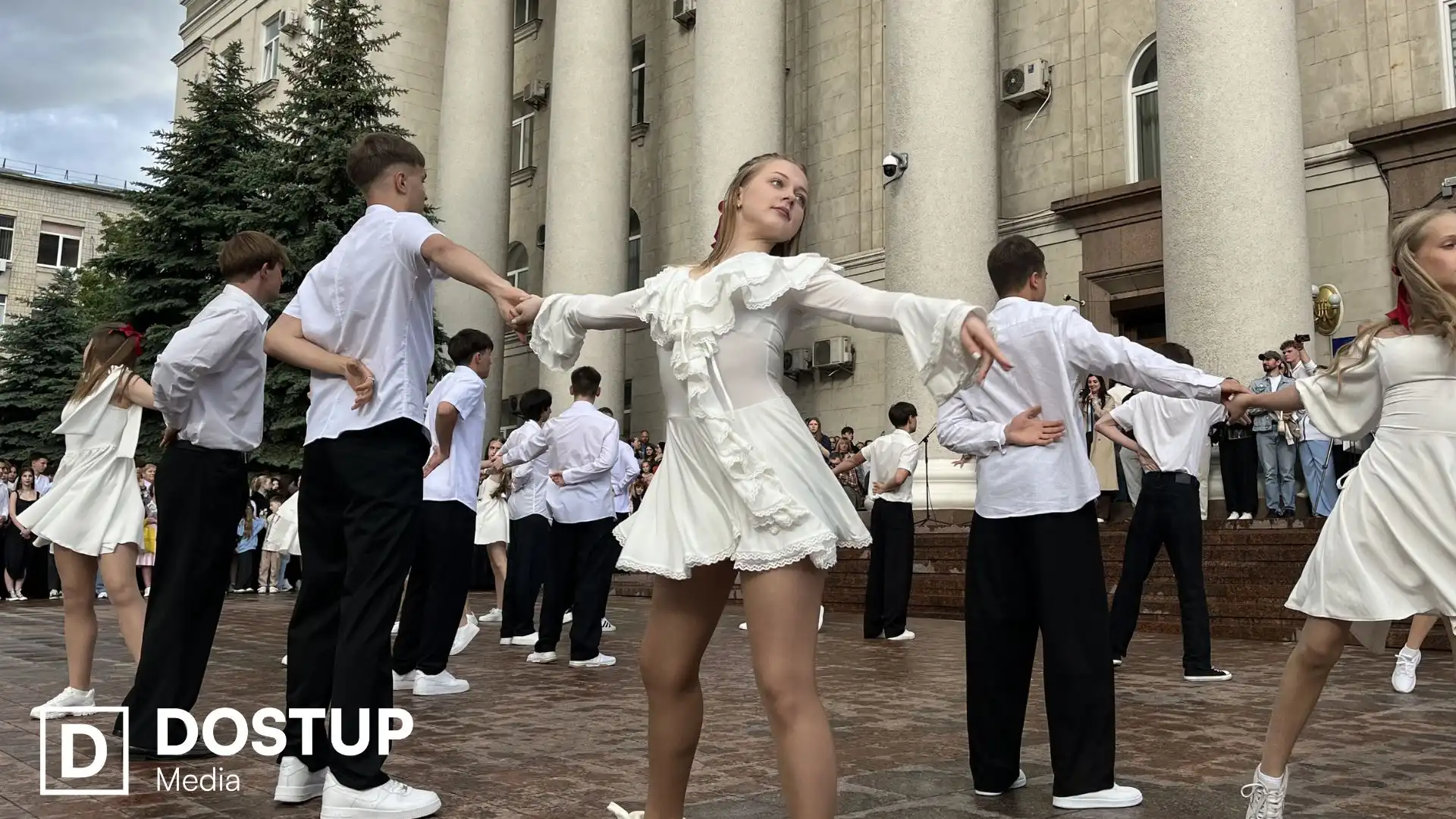 Фестиваль випускних вальсів відбувся у Кропивницькому (ФОТО)