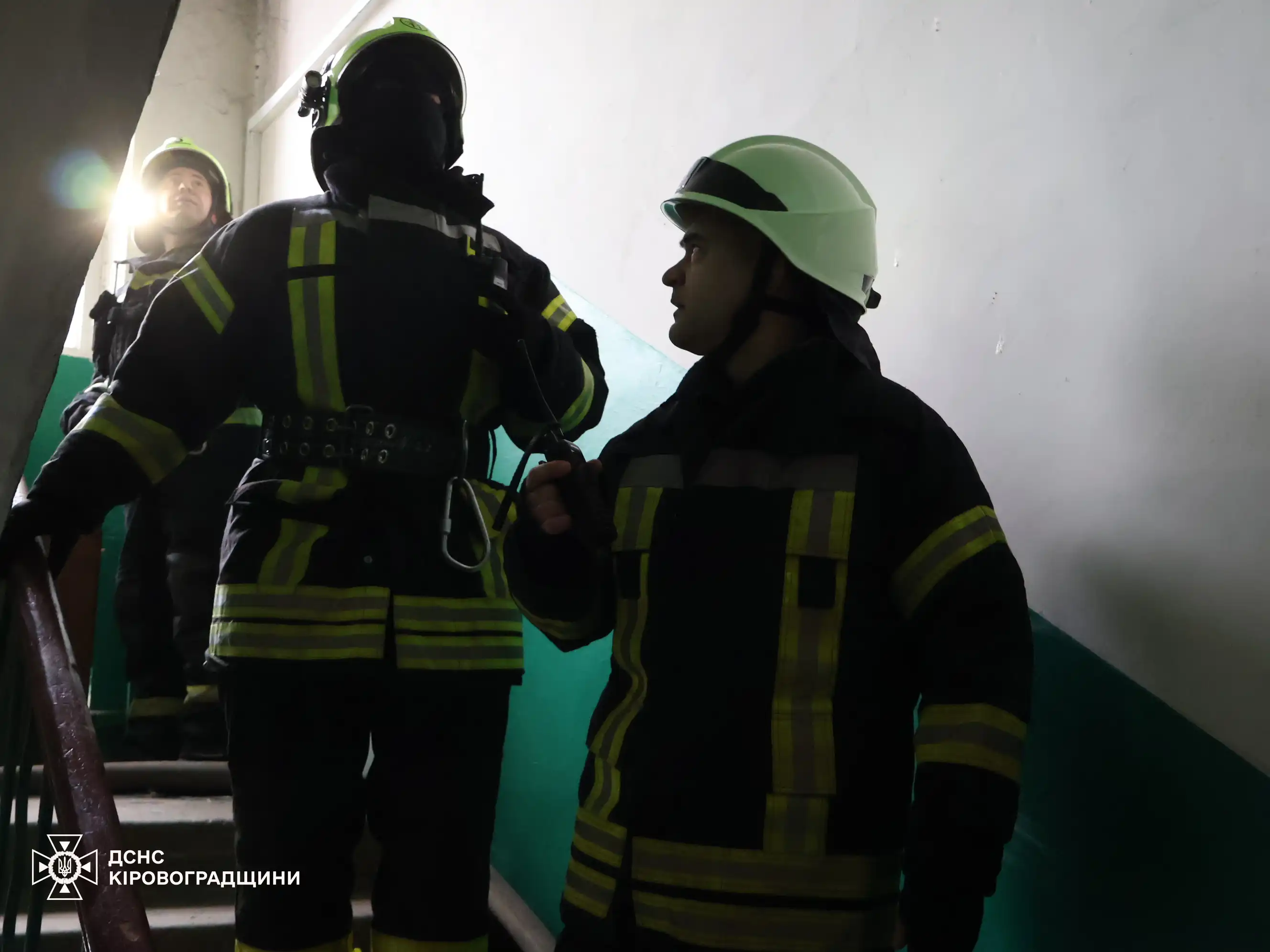 Пожежа на Соборній у Кропивницькому: врятовану власницю квартири госпіталізували