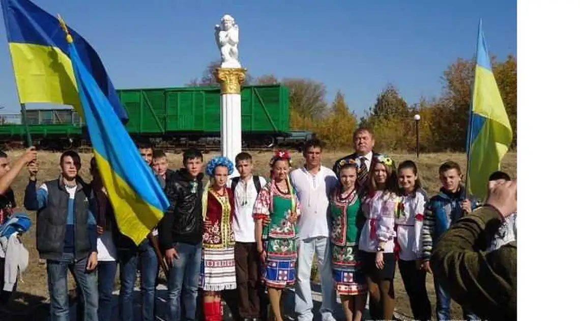 На Кіровоградщині відкрили пам’ятник Героям Небесної Сотні (ФОТО) фото 1
