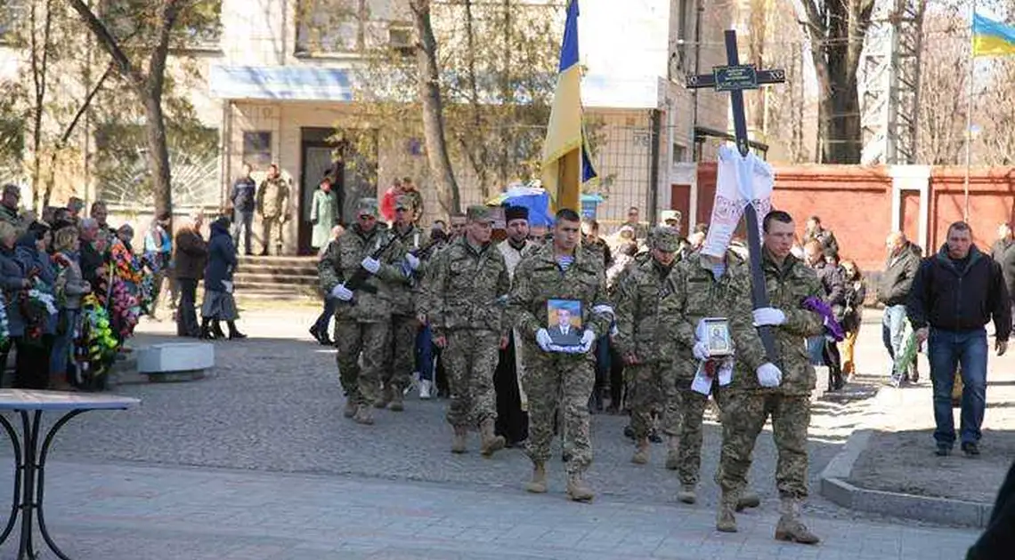 Кіровоградці попрощалися із загиблим в АТО Віталієм Федитником (ФОТО) фото 1