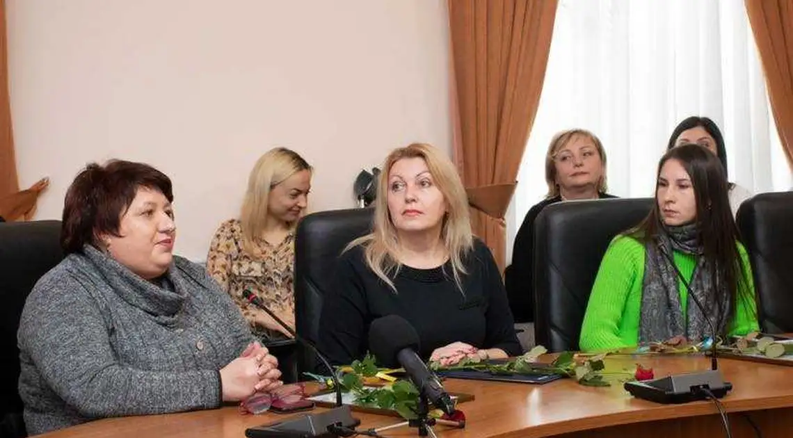 У Кpопивницькому вpучили відзнаки жителям області, які допомагають людям з інвалідністю фото 1
