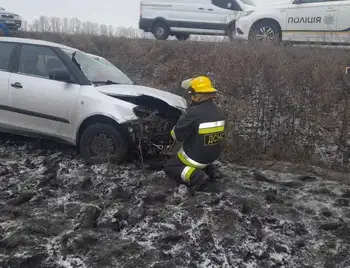 Рятувальники ліквідовують наслідки негоди на дорогах Кіровоградщини (ФОТО) фото 1