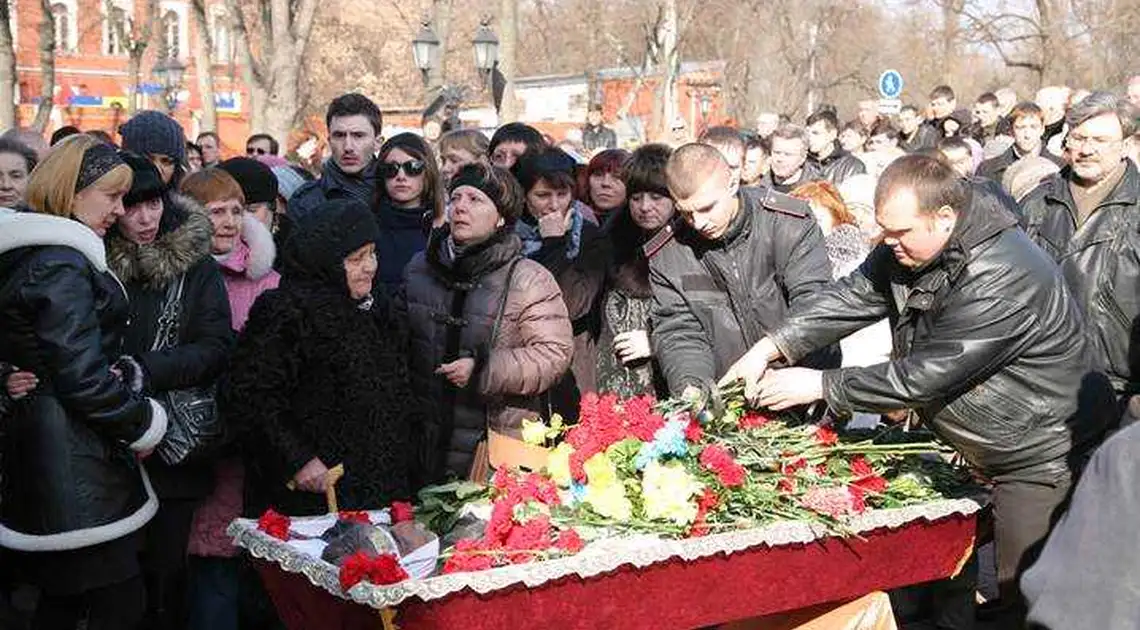 У Кіровограді попрощалися із загиблим в АТО Євгеном Тельновим (ФОТО) фото 1