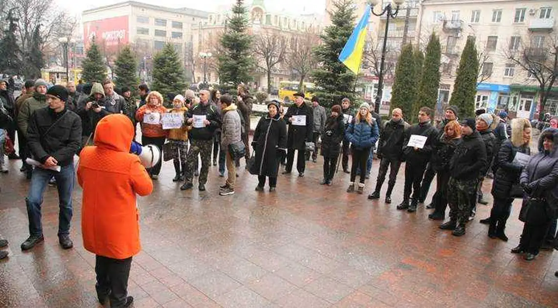 Кіровоградці мітингували під міськрадою проти забудови Лісопаркової (ФОТО) фото 1