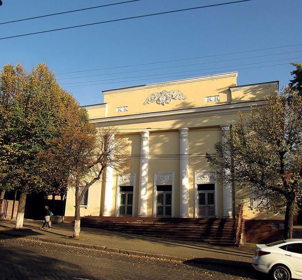 Будівля колишнього кінотеатру МИР у Кропивницькому